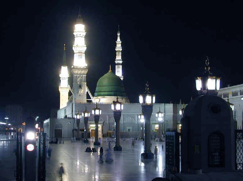Green dome 2 المسجد النبوي كما يظهر في الليل