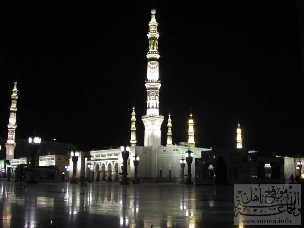 Mdina minaret at night  احدى مآذن الحرم المدني في الليل