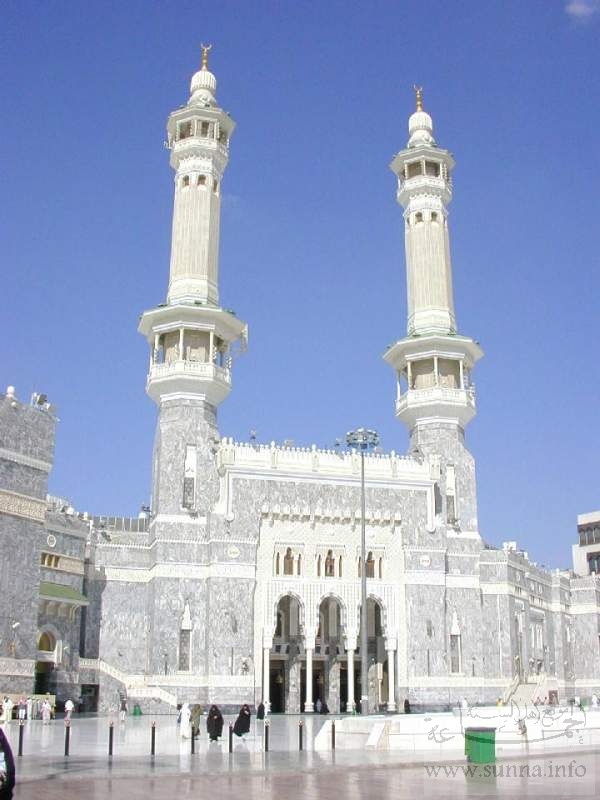 A gate to Alharam almakkiy  بوابة إلى الحرم المكي