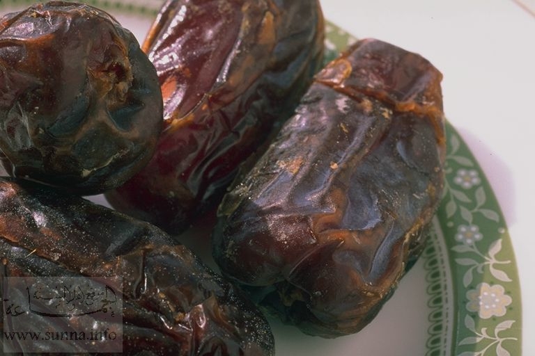 Dates تمر