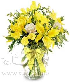 مزهرية فيها زهرات صفراء