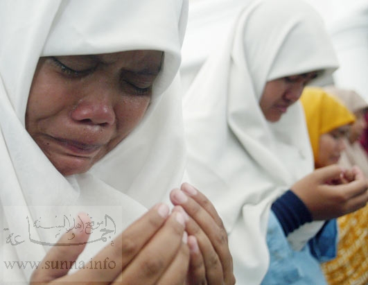 دعاء لضحايا تسونامي المسلمين في اندونيسي