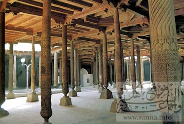 Interior view of a mosque in Uzbekistan مشهد داخلي لمسجد في اوزبكستان