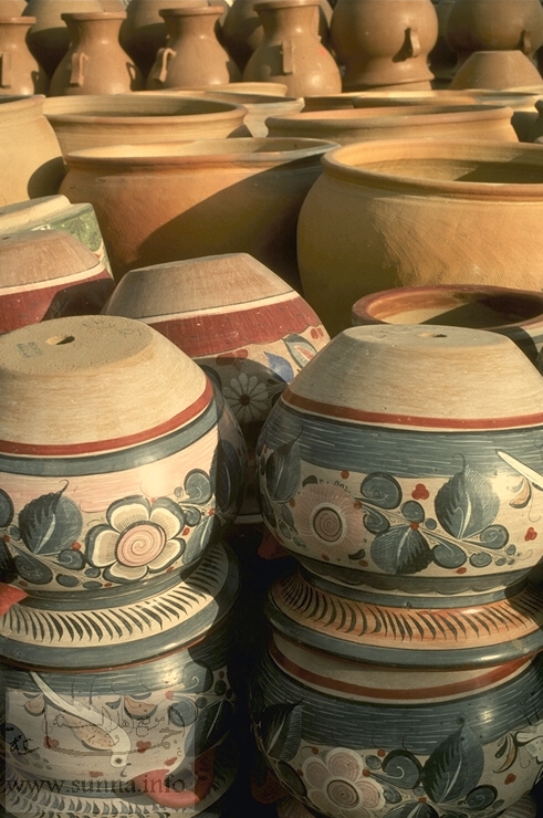 clay pots أواني فخارية