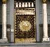 احدى البوابات إلى المسجد النبوي