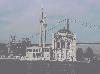 moske صورة  للمسجد الذي بنيت قواعده في البحر